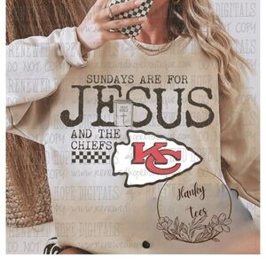 Gildan Tan Sweatshirt with Chiefs Graphic